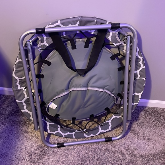 CloseableChair - Picture 2 of 4